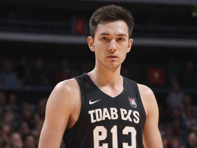 开云体育_ NBA全明星周末盛况：明星球员的精彩瞬间，nba全明星开幕式视频