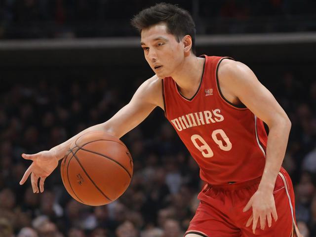 开云体育_ NBA总决赛重演：湖人对阵热火的经典战斗，湖人总决赛打热火