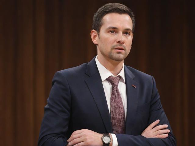 开云体育_ NBA教练的智慧：如何调整战术以应对变局？，nba教练布置战术