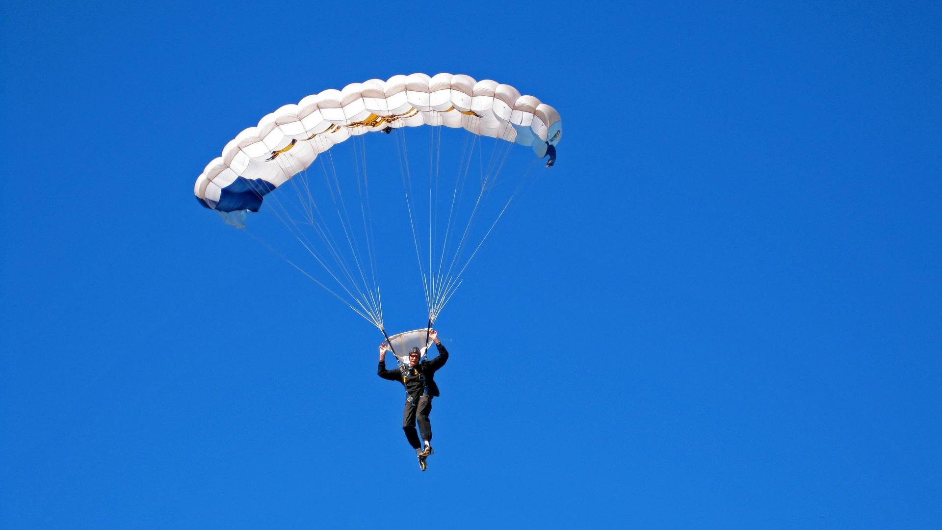 行业联盟合作不断拓展，推动青少年足球共赢多赢局面，青少年足球俱乐部发展现状